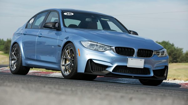 Comment les véhicules hybrides contribuent-ils à réduire les émissions de CO2 ?